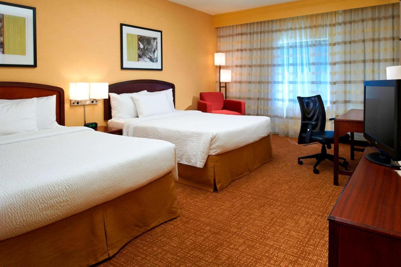 Best Western Plus Elgin - Chicago West Dundee Exterior photo