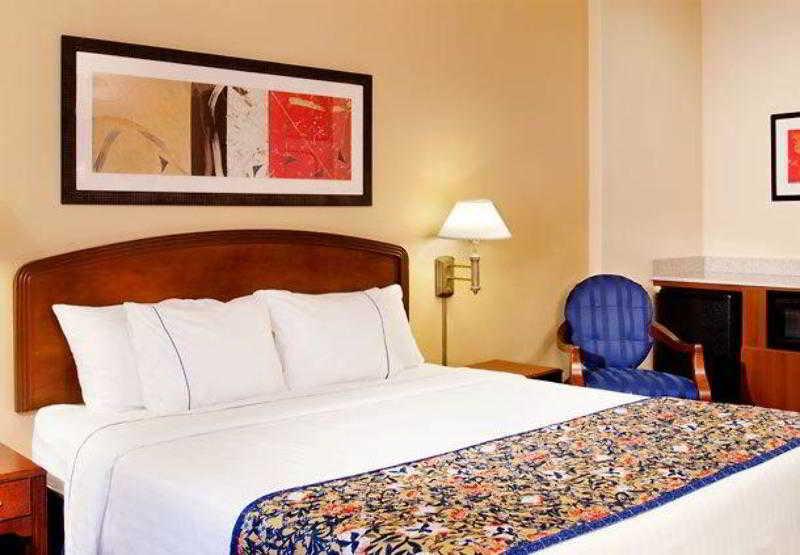 Best Western Plus Elgin - Chicago West Dundee Room photo