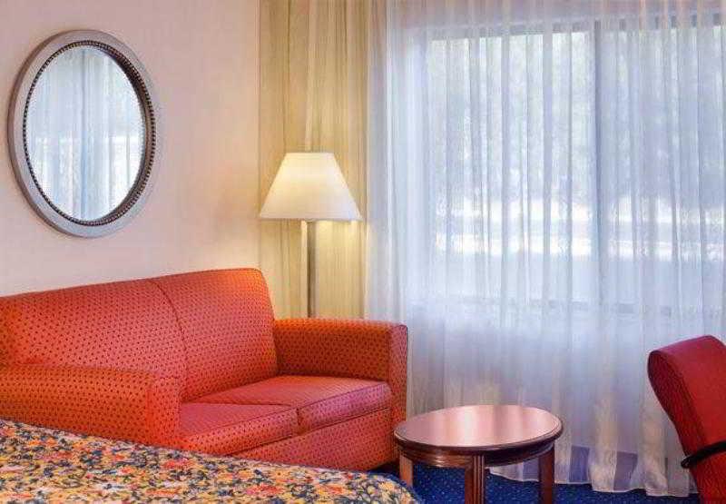 Best Western Plus Elgin - Chicago West Dundee Room photo
